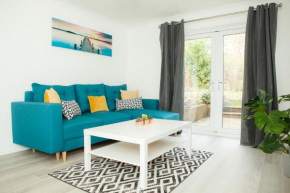 Free Fast WIFI, with desk space, for FAMILIES & CONTRACTORS managed by Chique Properties Ltd